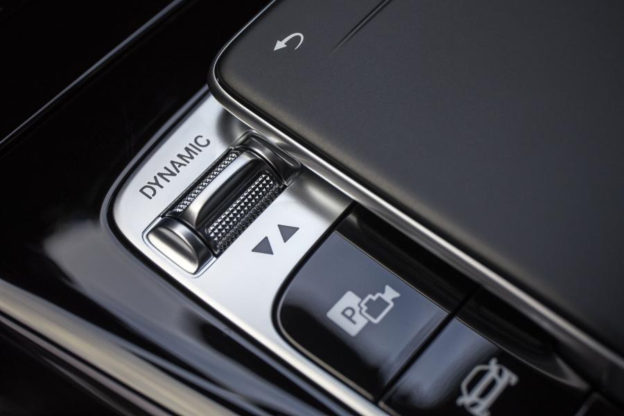 Детали интерьера Mercedes-AMG A35 4Matic Sedan (V177) 2019 года  (UK) (фото 57 из 74)